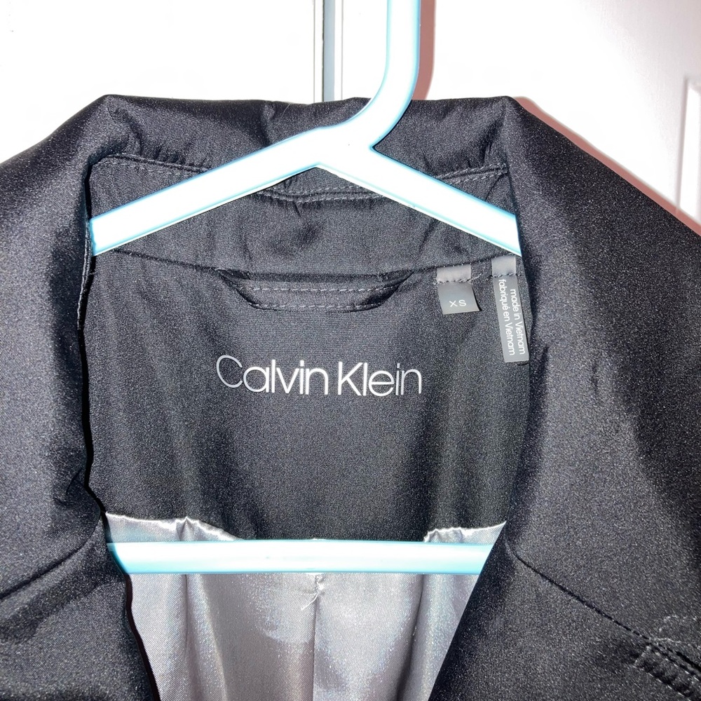 Calvin Klein - Picture 3 of 5